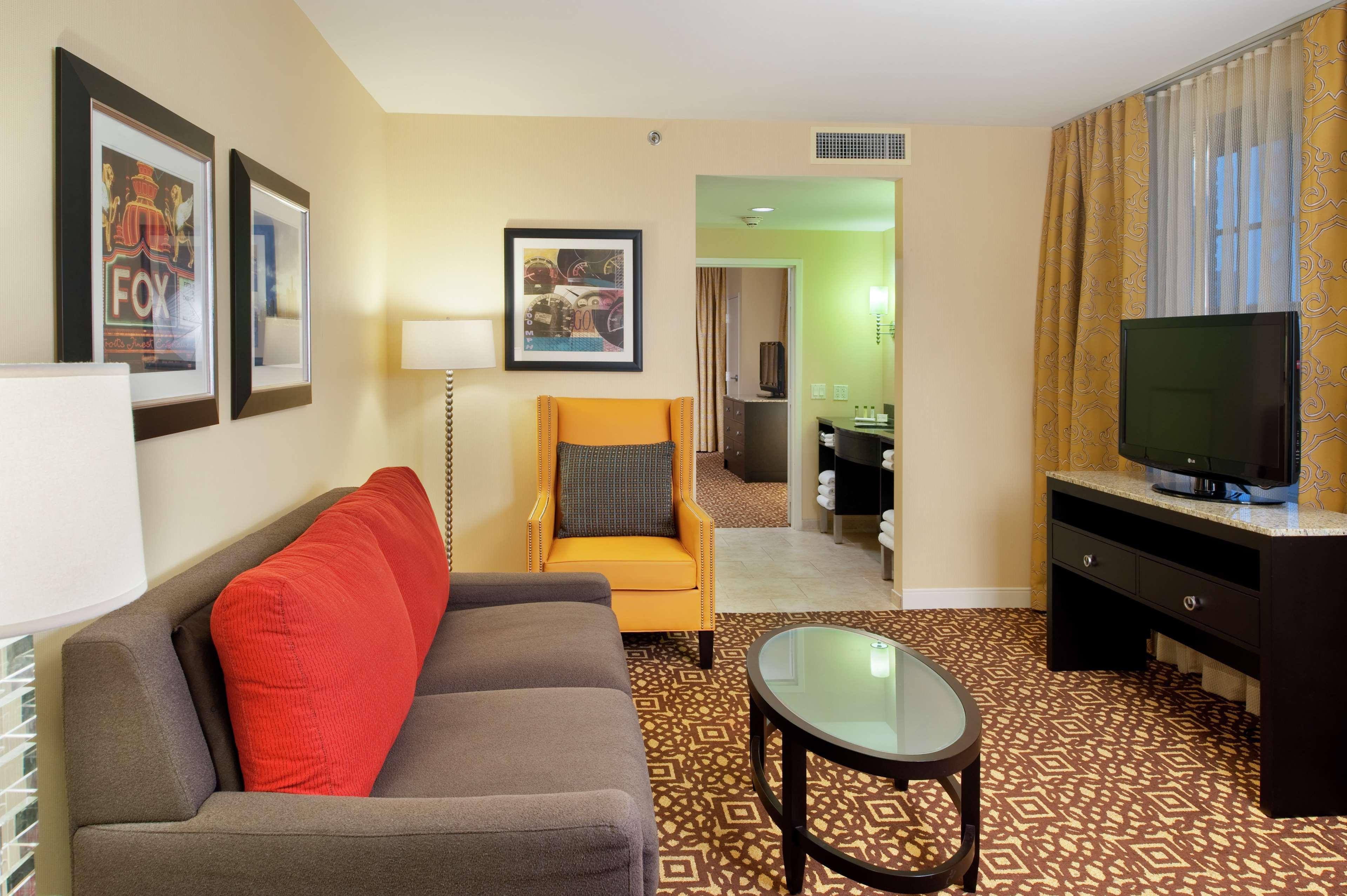 Doubletree Suites By Hilton Hotel Detroit Downtown - Fort Shelby Szoba fotó